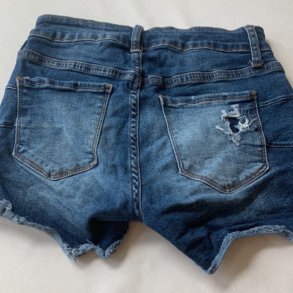 Distressed and Ripped Jean Shorts - Picture 5 of 5
